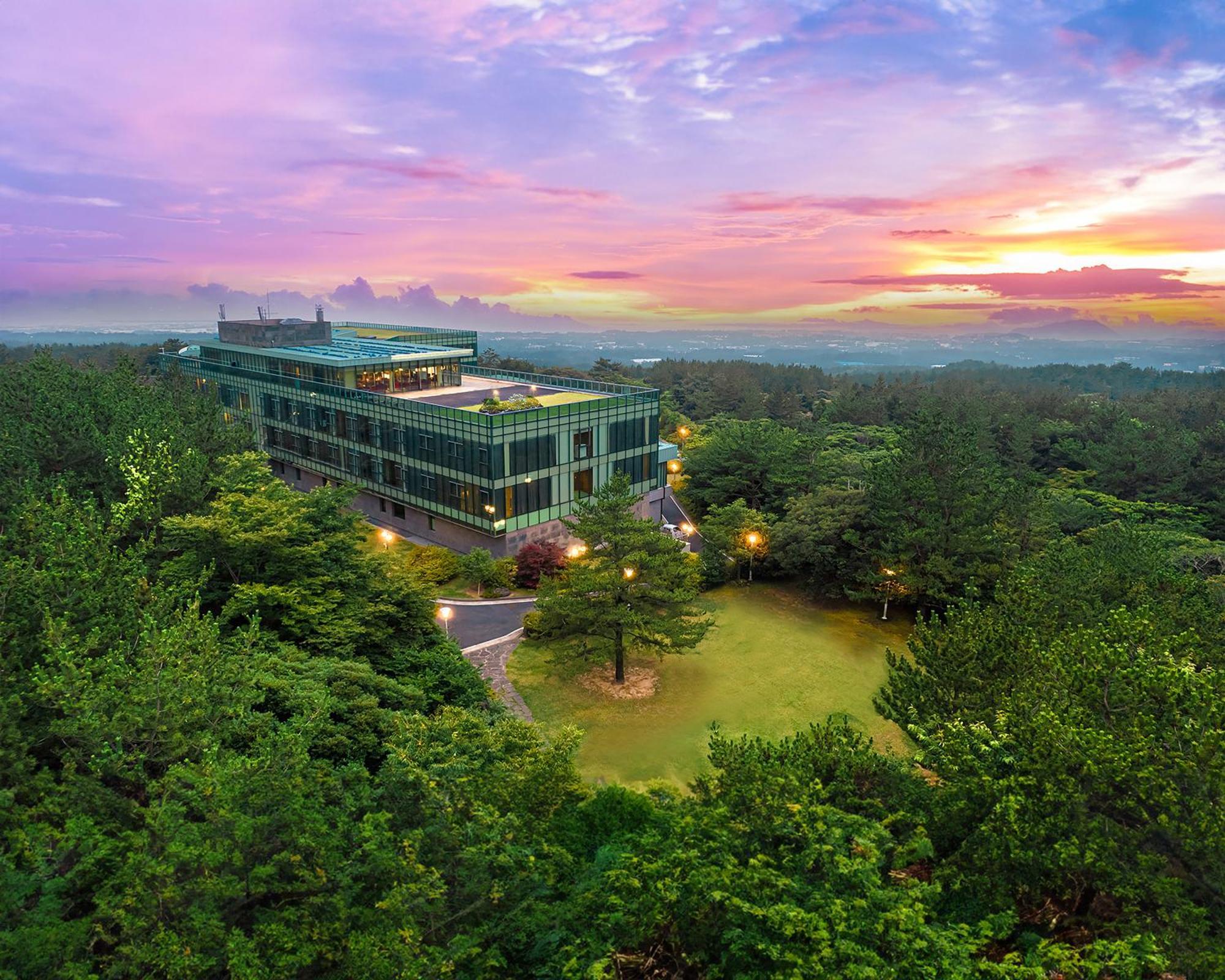 We Hotel Jeju Seogwipo Eksteriør billede