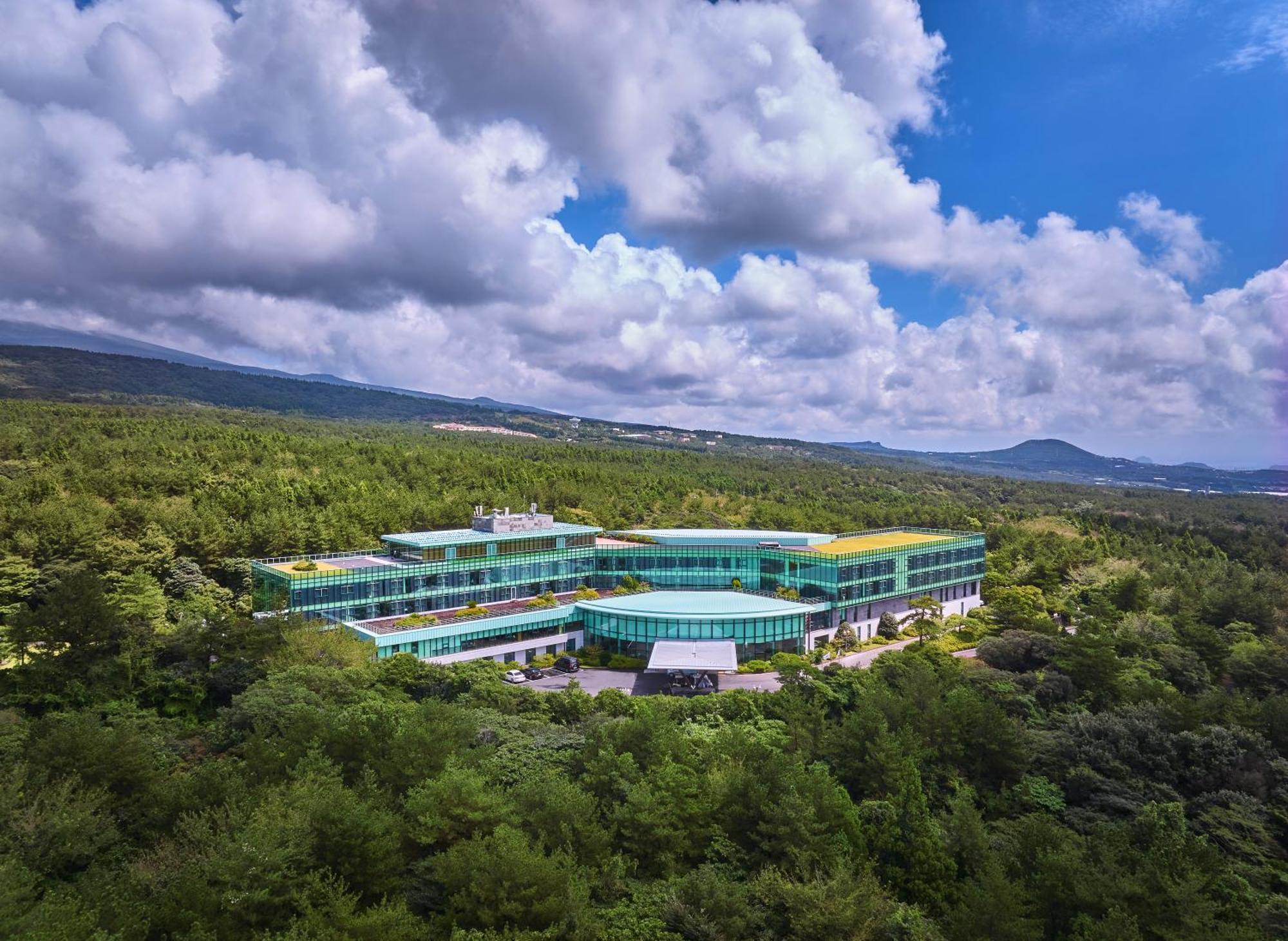 We Hotel Jeju Seogwipo Eksteriør billede